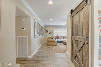 5-web-or-mls-W Golden Ln-005