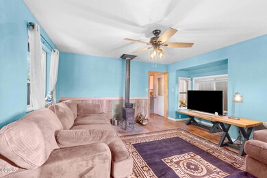 945 NE Commercial St, Waldport, OR 97394 - photo 4