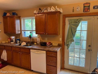 37 Maple Valley St, Sandusky, MI 48471 - photo 3