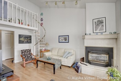 Vaulted Living Rm w/gas DV fireplace