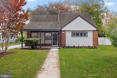 214 Oxford Cir, Norristown, PA 19403 - photo 2