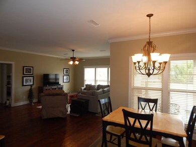 Breakfast/family room