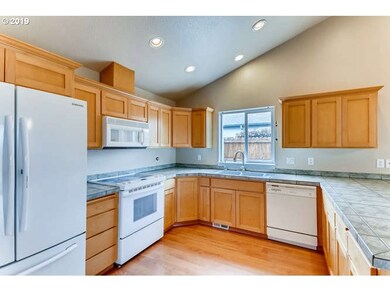 312 Trout St, Molalla, OR 97038 - photo 7