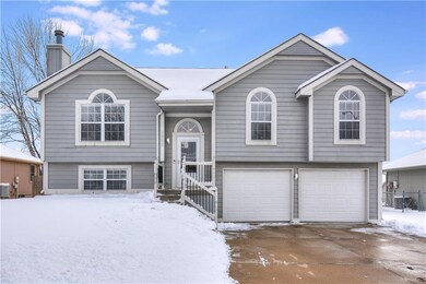 1603 Roberta Dr, Raymore, MO 64083 - photo 2