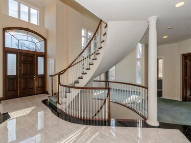 4860 Oak Grove Ct NE, Cedar Rapids, IA 52411 - photo 2