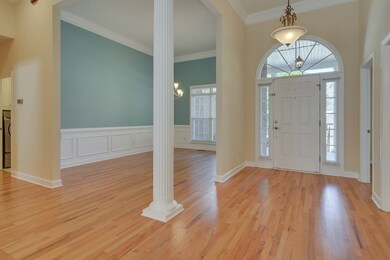 foyer/formal dining room