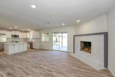 2070 E FREMONT DR