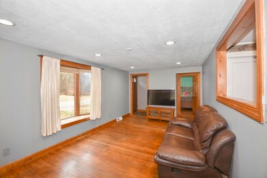 22 Carleton Rd, Rochdale, MA 01542 - photo 3