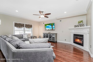 859 Rathbun Ave, Staten Island, NY 10309 - photo 6