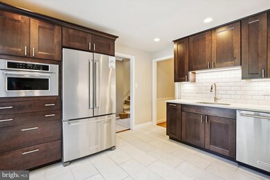 2421 Falls Place Ct, Falls Church, VA 22043 - photo 4