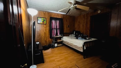 307 NE 2nd St, Fairfield, IL 62837 - photo 4