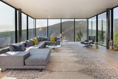 4380JunePoint_Living4