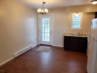 307 Adams Dr unit 202, Sciota, PA 18354 - photo 3