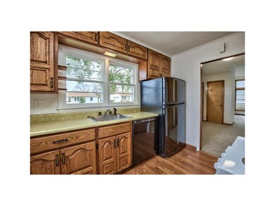 LAMINATE WOOD FLOORING