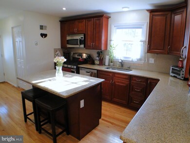 636 Maple Ave, Aldan, PA 19018 - photo 7