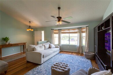 3914 77th Place E, Sarasota, FL 34243 - photo 3