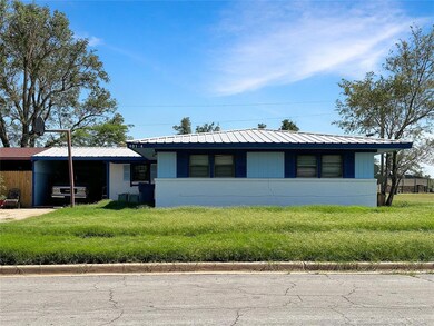 View of front of property featuring a front lawn