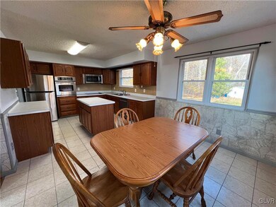 581 Getz Rd, Pen Argyl, PA 18072 - photo 7