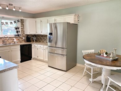 214 Avenue H, Brazoria, TX 77422 - photo 6