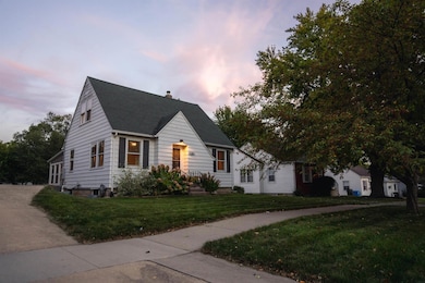 1900 Walnut St, Cedar Falls, IA 50613 - photo 2