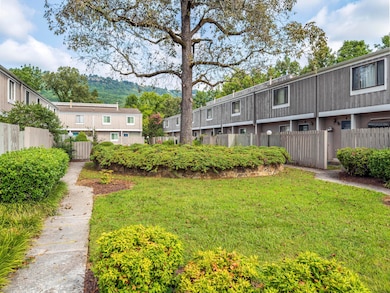 2025_08_August_800_Reads_Lake_Rd_Unit_00