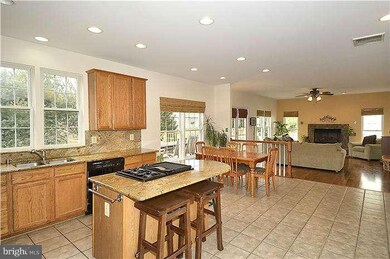 11500 Seneca Forest Cir, Germantown, MD 20876 - photo 5