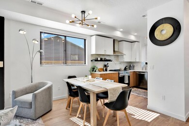 19-web-or-mls-SkyLight - Cassandra-32