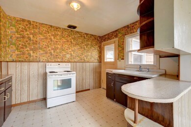 64 N 9th St, Central Point, OR 97502 - photo 5