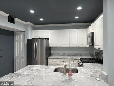 Lillian Court unit TH19, McLean, VA 22102 - photo 5