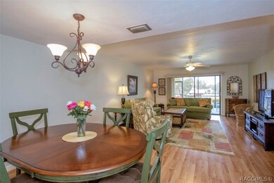 Dining to Living to Lanai