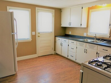 156 Carroll St, Springfield, MA 01108 - photo 4