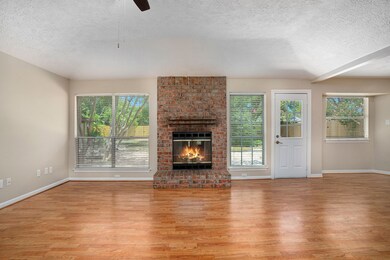 1008 Lost River Dr, Friendswood, TX 77546 - photo 6