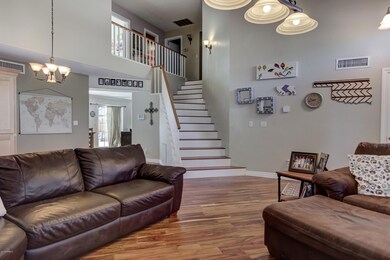 1537 E Vaughn Ave-8