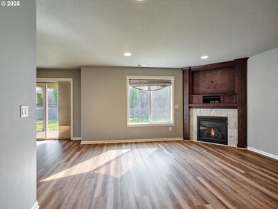 348 SW Mt Rainier St, McMinnville, OR 97128 - photo 4