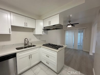 17061 Grove Cir unit A, Huntington Beach, CA 92647 - photo 5