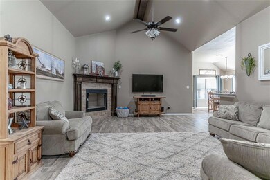 3211 Arrow Creek Dr, Granbury, TX 76049 - photo 4