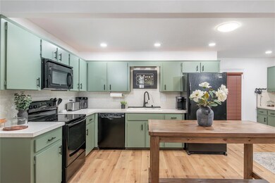 Gourmet Kitchen w/ Custom Island