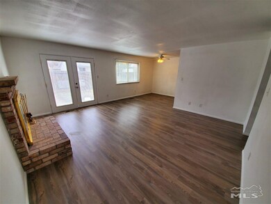 893 E Greenbrae Dr, Sparks, NV 89434 - photo 4