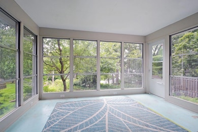 Attached screen porch