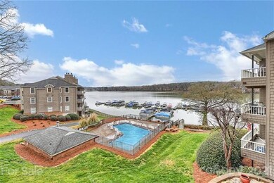 Beautiful water front living!