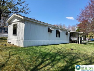 206 Creekside Manor Dr, Lehighton, PA 18235 - photo 3