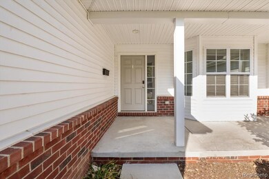 816 Nelsons Ridge Dr, Howell, MI 48843 - photo 2