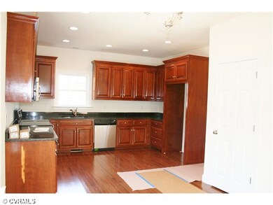 Kitchen - OPEN & SPACIOUS KITCHEN WITH BREAKFAST N