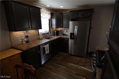 525 W Omar St, Struthers, OH 44471 - photo 3