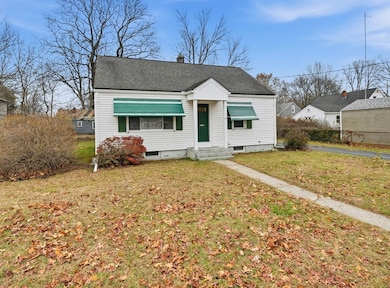 47 Holy Cross St, Springfield, MA 01104 - photo 3