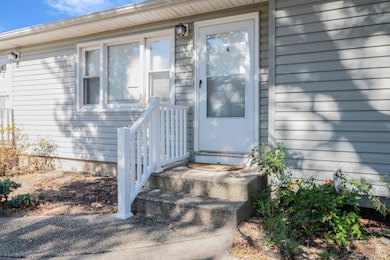 61 Kellum St unit 61A, Lindenhurst, NY 11757 - photo 6