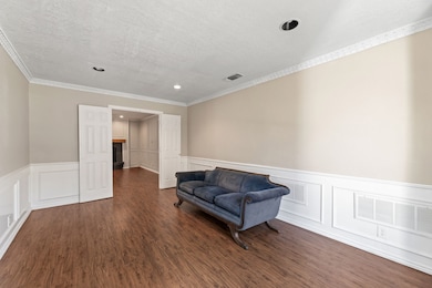 817 Sylvan Dr, Fort Worth, TX 76120 - photo 6