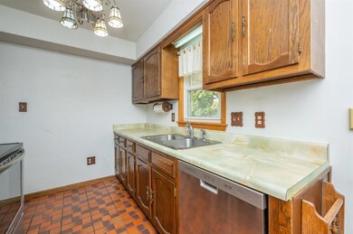 3938 56th St, Des Moines, IA 50310 - photo 6