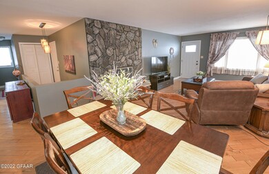 2217 Fallcreek Ct, Grand Forks, ND 58201 - photo 6