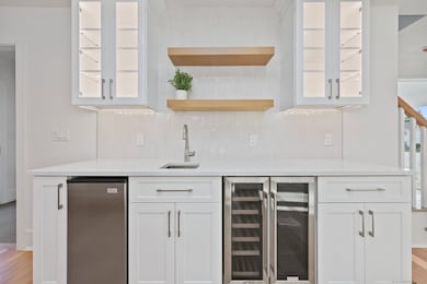Wonderful Wet bar/built in banquet counter w/wine 